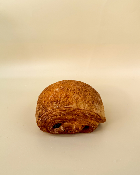 Glutenfreies Pain Au Chocolat – gefüllt mit feiner Schokolade.