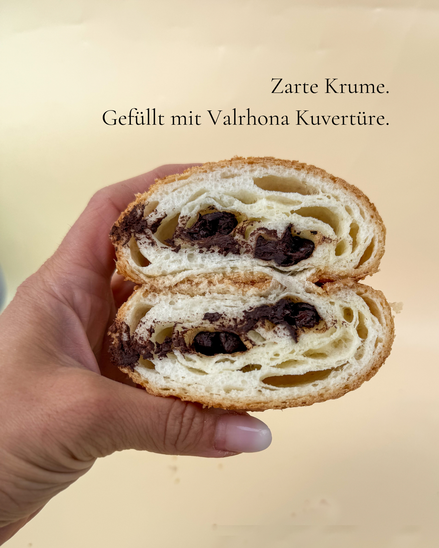 Glutenfreies Pain Au Chocolat – gefüllt mit feiner Schokolade.
