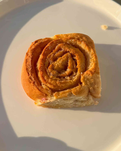 Hefeschnecken kaufen | Zimt, Himbeere, Pistazie & Schoko | saftig, soft & mit fein buttriger Füllung